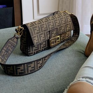 ✨ SOLD ⚡️ Fendi Baguette Medium Jacquard Print Fabric shoulder bag